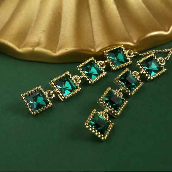 ✨✨Emerald Tassel Earring✨✨✨ - Picture 4 of 4